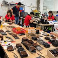 GIA CÔNG ĐỒ DA THEO MẪU – XƯỞNG TRƯỜNG CHINH XTC