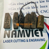 NHẬN KHẮC LASER LÊN ĐÁ GỖ THƠM THEO YÊU CẦU