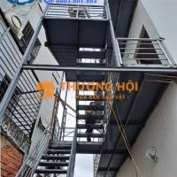 Mẫu Cầu Thang Thoát Hiểm - Lắp Đặt Ngoài Trời