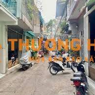 Cho Thuê nhà hẻm 57 Hồ Thị Kỷ, P.1, Q.10, nhà mới, 3 tầng đủ tiện nghi