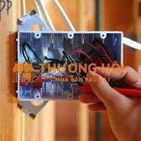Thợ lắp đặt và sửa chữa thiết bị điện