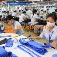 Tuyển thợ phụ xưởng cắt quần áo