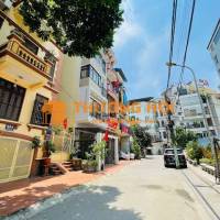 Bán nhà phố Trần Quốc Hoàn, 5 tầng, 100m2, có vỉa hè, ô tô đừng đỗ