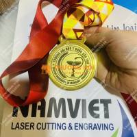 Khắc laser huy chương theo yêu cầu - Vinh danh thành tích, lưu giữ khoảnh khắc