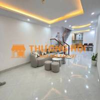 Cho thuê nhà 3 tầng ngõ 202 phố Trịnh Đình Cửu, Định Công