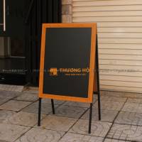 BẢNG MENU ĐEN VIẾT PHẤN CÓ CHÂN BAVICO – SANG TRỌNG, THU HÚT MỌI ÁNH HÌNH