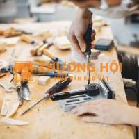tuyển 2 thợ 2 phụ gỗ công nghiệp