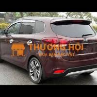 Kia Rondo đời 2017 - GAT, số tự động, màu đỏ mận.