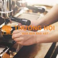 Nhân viên phục vụ và pha chế cho quán cafe