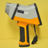 Hitachi X-MET8000 Expert handheld XRF Analyzer