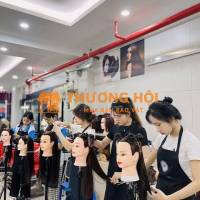 Tuyển nhân viên nử, hớt tóc, gội đầu. Thu nhập cao. Học nghề miển phí