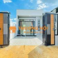 Nhà cấp 4 hiện đại 2pn 1wc sân oto ngay chợ trường