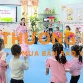 Giáo viên mầm non yêu thương trẻ