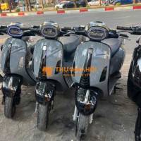 Xe điện Vespa xám đèn vuông đủ giấy tờ