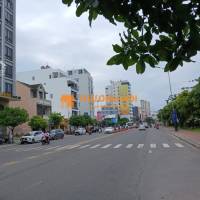 Gia đình ! Bán 2mt - Nguyễn Công Trứ - đường 10,5m - Lề 5m - Dt 382m2 Ngang 16,5m - Xây 12 Tầng
