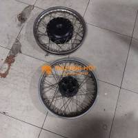 Có mấy phụ tùng xe máy cần bán
