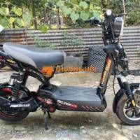 Xe M133 màu đỏ đen , Lốp xe ko săm