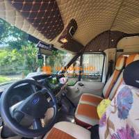 Xe khách Ford Transit Luxury 16 chỗ, màu bạc