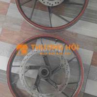 Cặp mâm xe máy và ít phụ tùng xe
