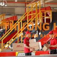 công nhân phân hàng - kcn Quang Minh