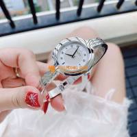 Bulova 96P214 thiết kế dạng vòng tay siêu xinh.