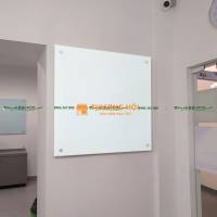 BẢNG KÍNH VIẾT BÚT LÔNG TREO TƯỜNG – 5LY ÉP PP TRẮNG SỮA