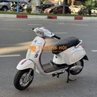 Vespa trắng hồng càng nhôm