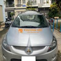 Bán xe Mitsubishi Grandis 2005 màu bạc,