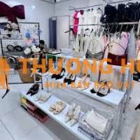 Nhân viên Livestream Bán hàng Giày dép