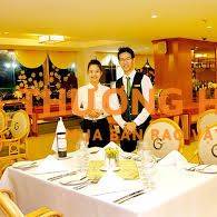 Nhân viên phục vụ nhà hàng