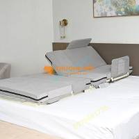 Giường điện nâng lưng giúp giảm áp lực cột sống cho người bệnh nằm lâu ngày