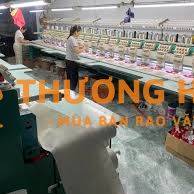 Công nhân đứng máy thêu công nghiệp
