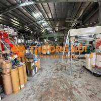 CÔNG NHÂN PHỤ ĐỨNG MÁY CẮT, THỔI, IN