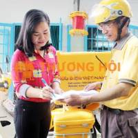 Nhân viên điều hành bưu cục Biên Hòa