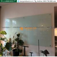 BẢNG KÍNH CƯỜNG LỰC VĂN PHÒNG BAVICO – DECOR GÓC LÀM VIỆC CHUẨN QUỐC TẾ