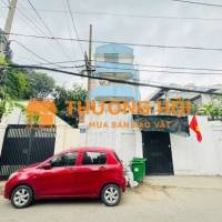 NHÀ PHỐ 2 LẦU RỘNG VÀ 1 SÂN THƯỢNG