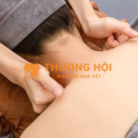 Kĩ thuật viên mát xa cổ vai gáy