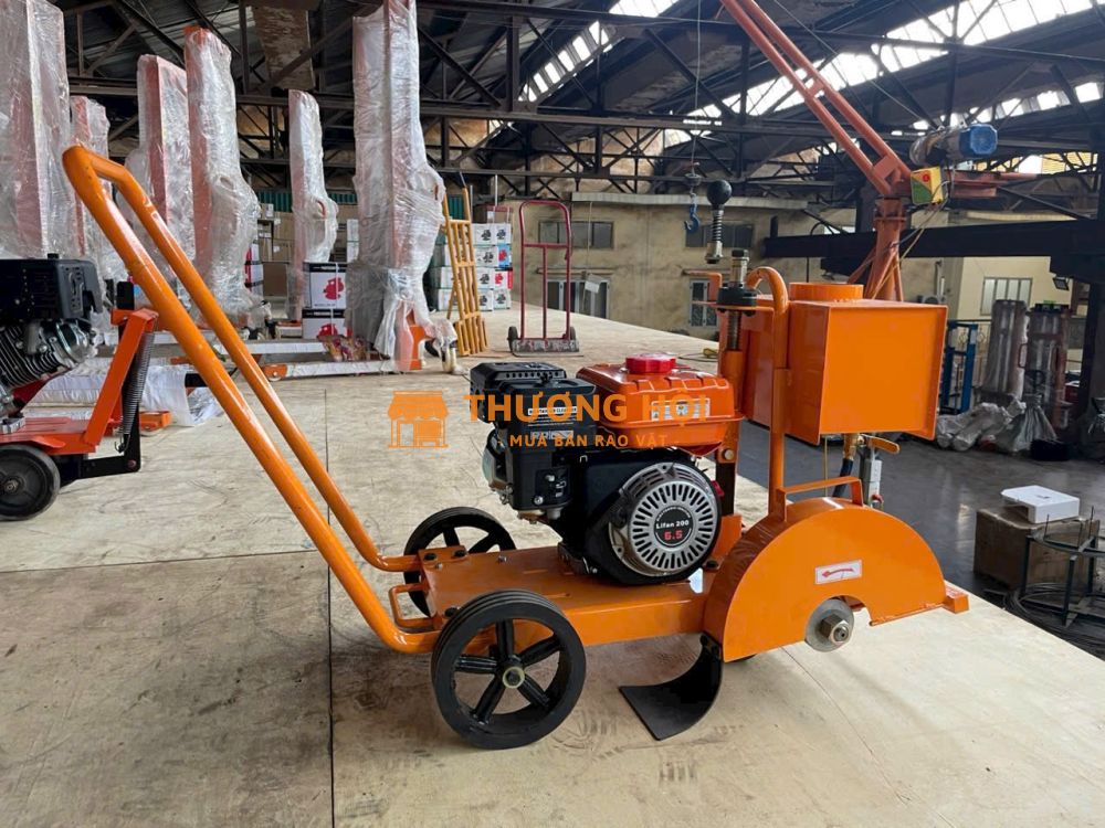 Máy cắt bê tông đường, cắt cọc nhật bãi