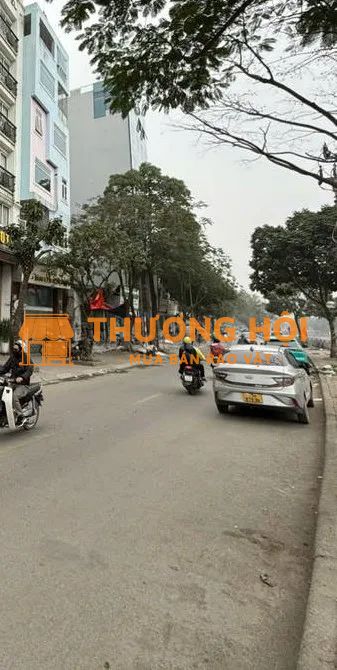 Bán Nhà Mặt Phố Trung Tâm Thanh Xuân, DT 120m2, 8 tầng, Thang Máy, Giá Đẹp
