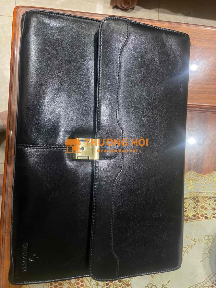 Clutch GALLOTTI sai to chất lệu Da bê bóng.