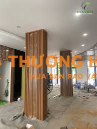 CẦN TUYỂN THỢ PHỤ thi công ốp tường nhựa giả gỗ