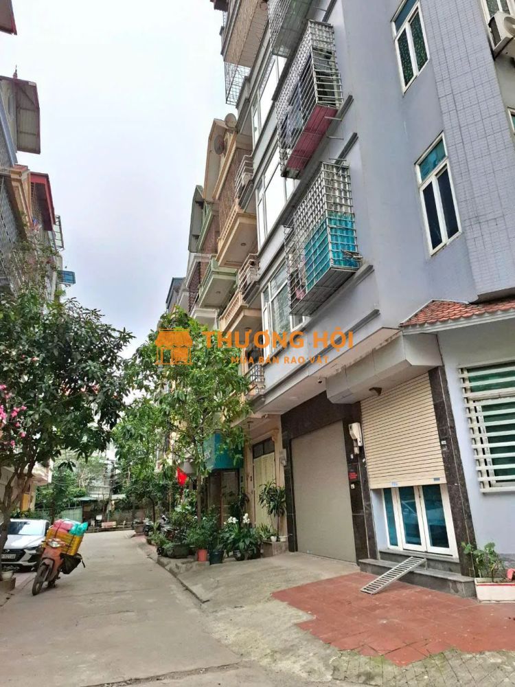 PHÂN LÔ Ô TÔ Ở SƯỚNG VỈA HÈ NHÀ ĐẸP KINH DOANH Ô TÔ VÀO NHÀ.CÁCH HỒ LINH ĐÀM CHỈ 30M