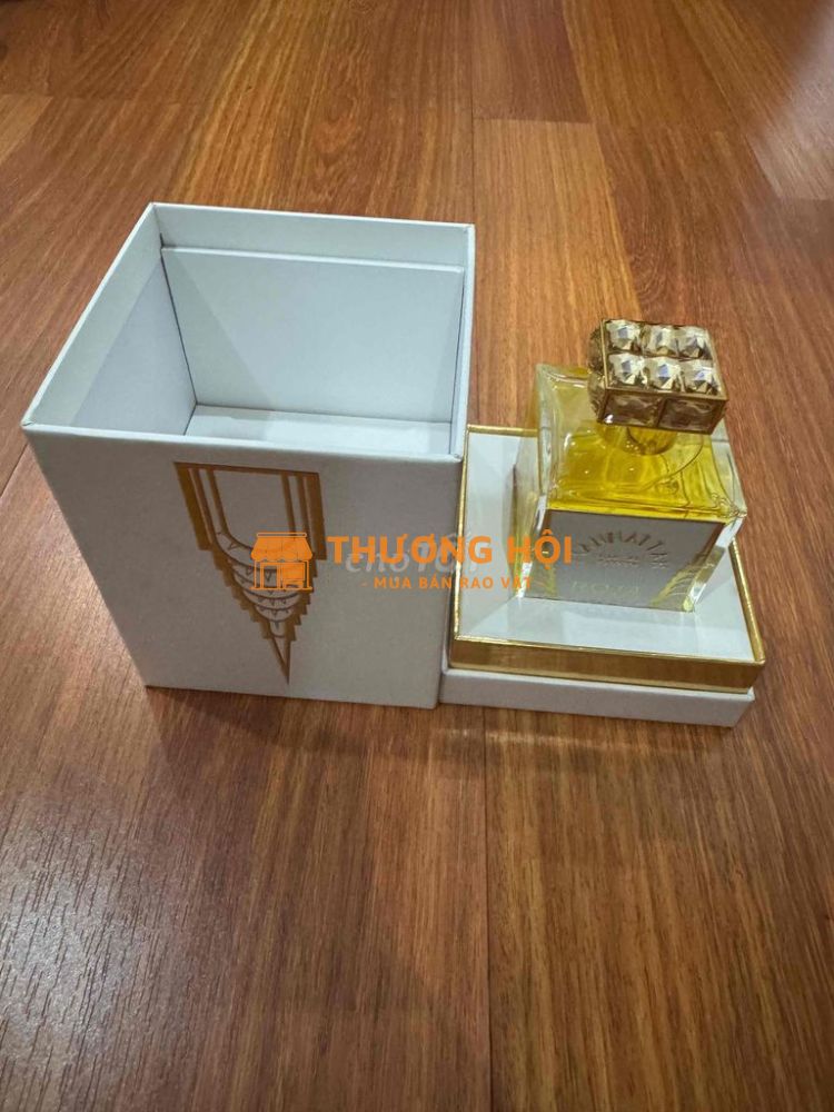 Dư chai nước hoa Roja Manhattan để lại rẻ