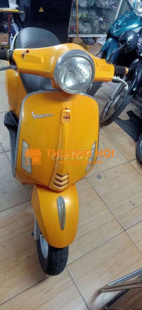 Xe máy điện vespa màu vàng