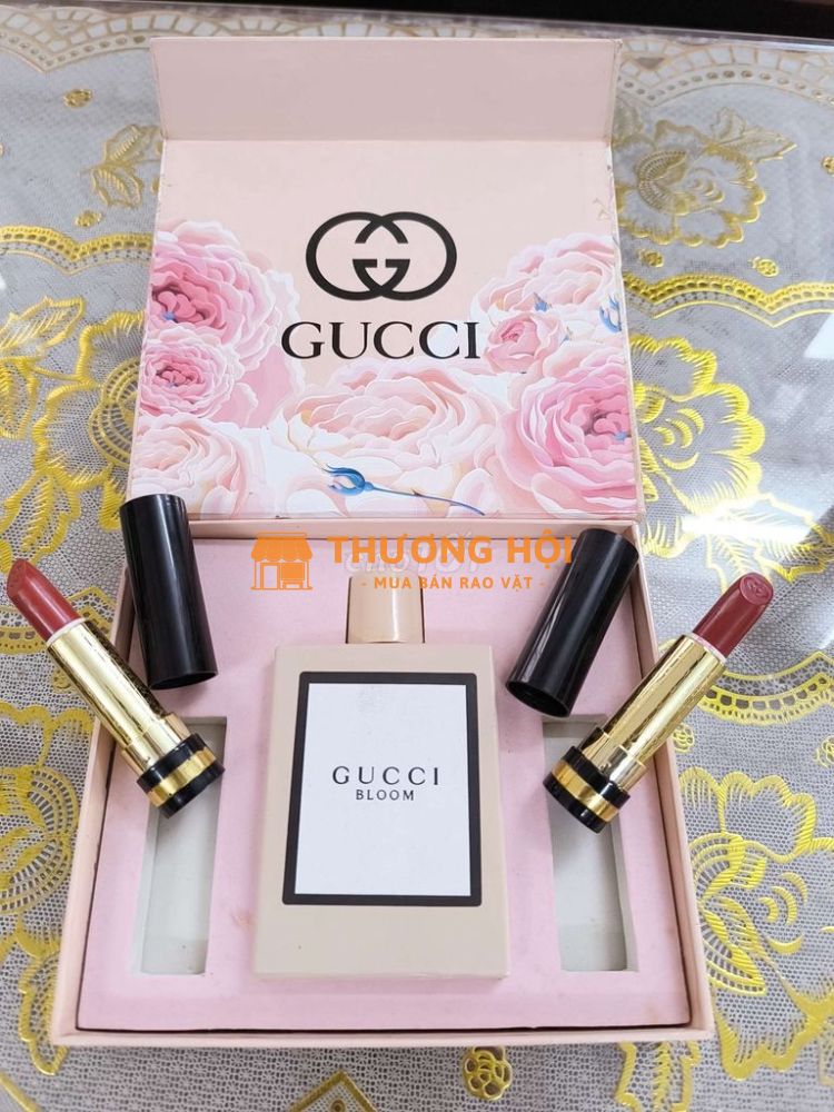 Thanh lý sét nước hoa và hai cây son như hình