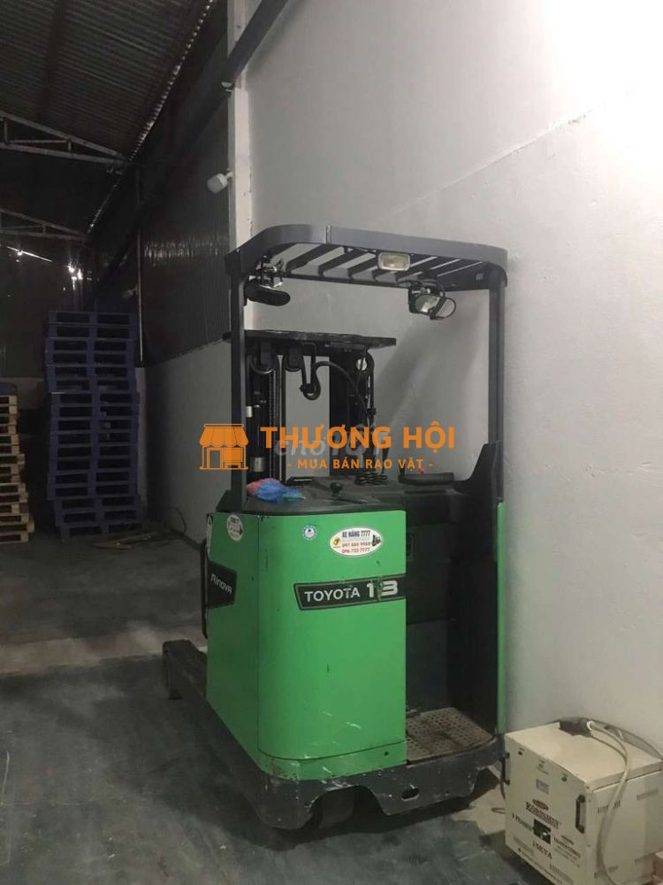 CẦN BÁN XE NÂNG ĐIỆN ĐỨNG LÁI