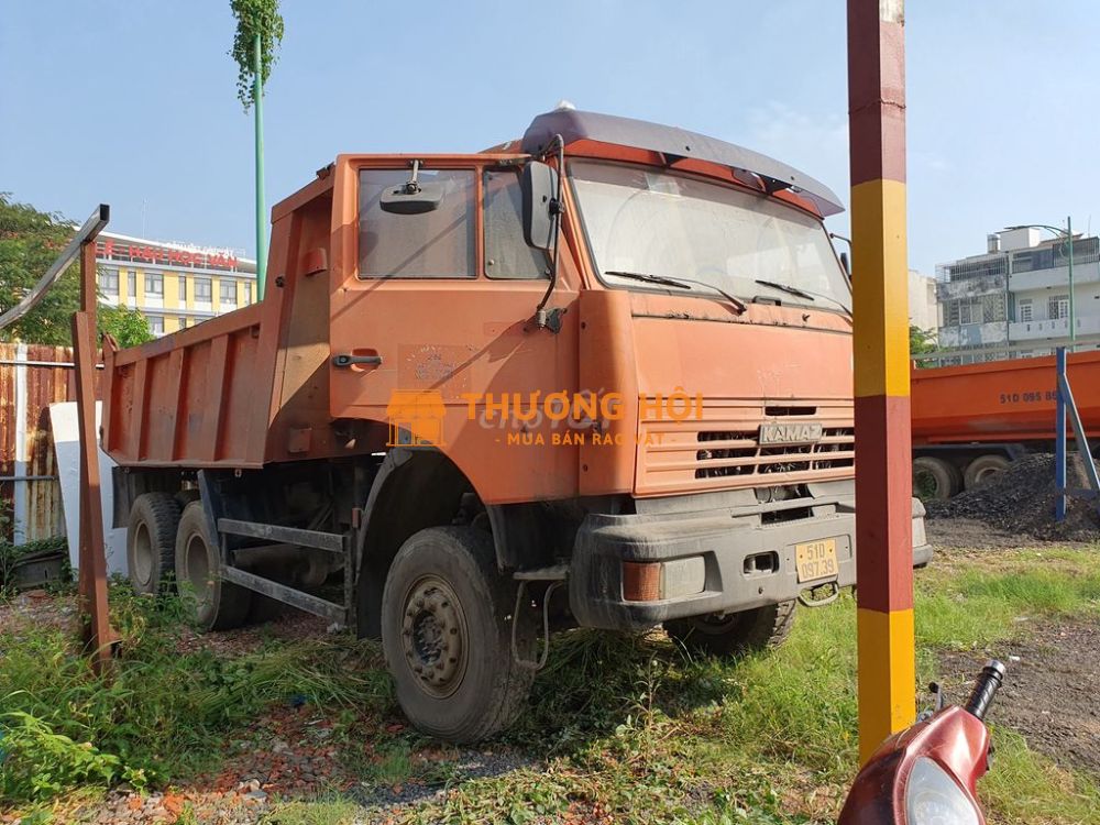 Xe ben, xe đầu kéo giá đã giảm 70 % thị trường