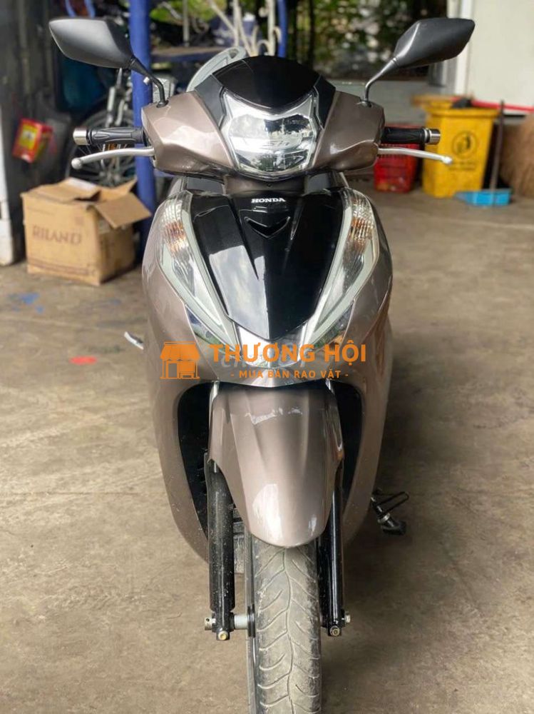 Honda sh300i nhập ý, xe nhà, zin nguyên thủy.