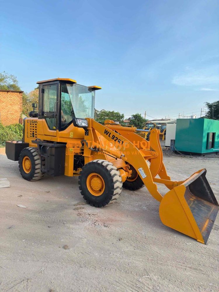 xúc lật gầu 8 tấc -số tự động cầu dầu