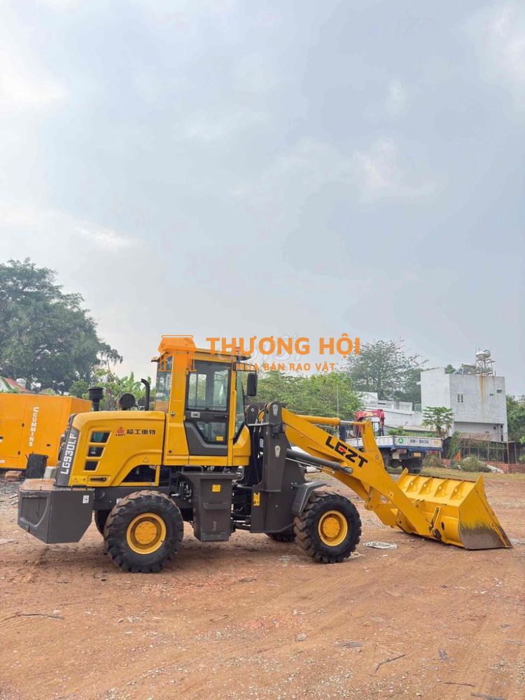 xả tải 4m5 -gầu 1k5 xe lướt sx 2024